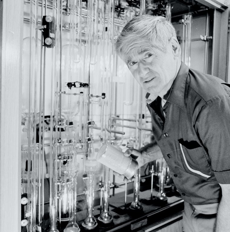 Keeling in his lab at the Scripps Institution of Oceanography, 1988.