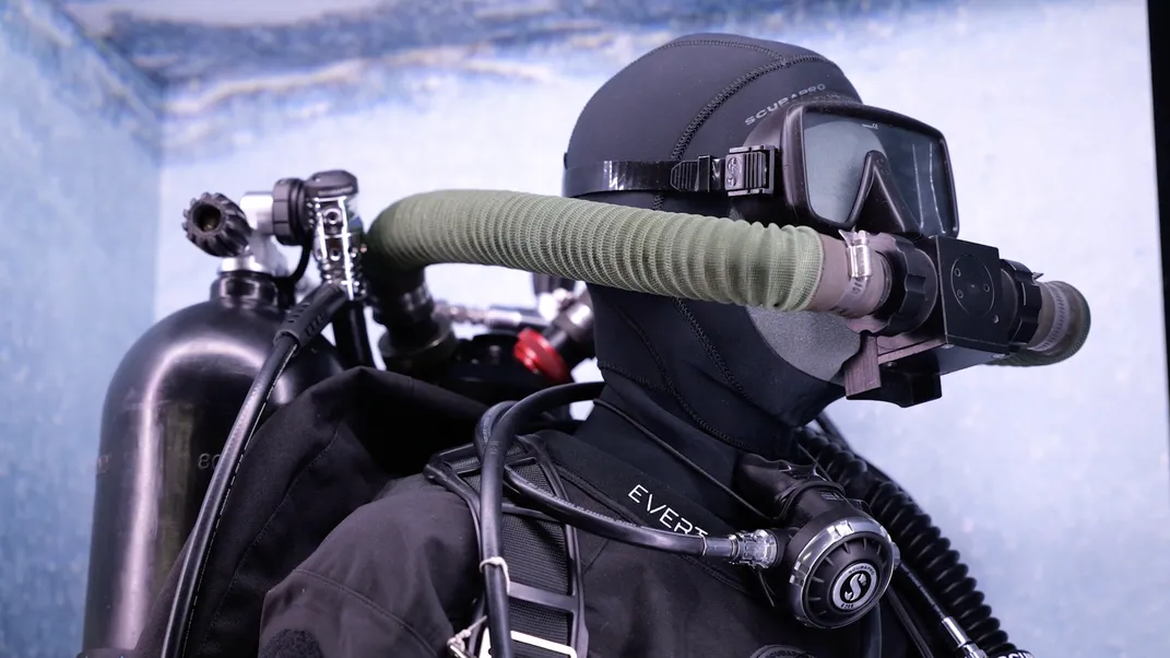 Picture showing the top part of a rebreather and associated dive gear